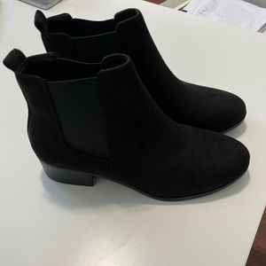 Soda Black Booties